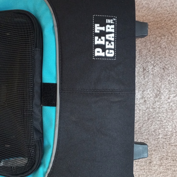 Pet Gear Traveler Dog/Cat Backpack & Rolling Carrier - Picture 13 of 14